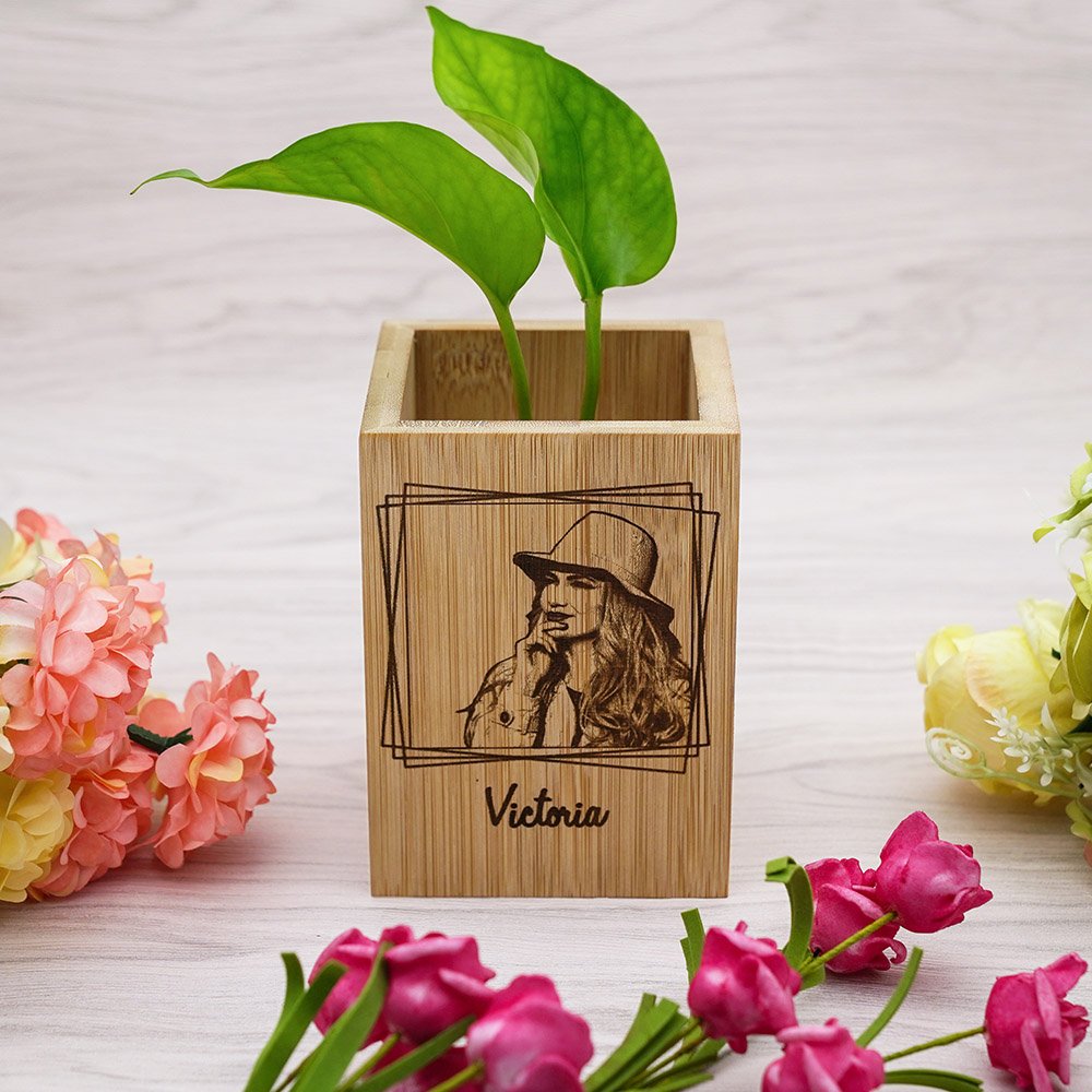 Personalisierter Foto-Blumentopf aus Holz mit Namen