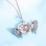 Collier Coeur Personnalisé avec Photo Médaillon avec Ailes d'Ange Cadeau d'Anniversaire Noël Saint-Valentin pour Elle Mère