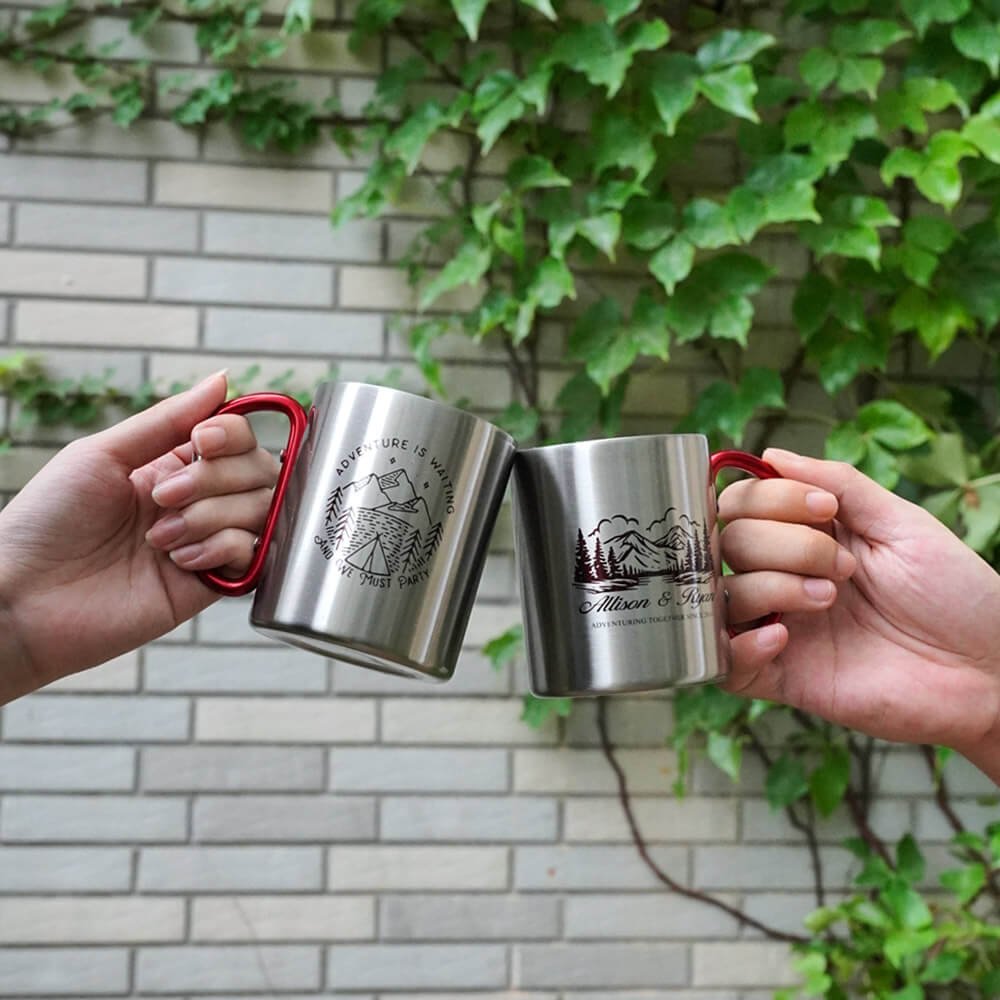 Tazza da campeggio personalizzata con impugnatura a moschettone