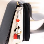 Llavero creativo con retrato fotográfico sin rostro