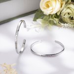 Graverat armband med födelsestenar för mor och dotter, set om 2