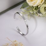 Graverat armband med födelsestenar för mor och dotter, set om 2