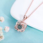 Pendentif en Double Cœurs Personnalisé avec Photo de Projection Collier en Argent avec Je t'aime en 100 Langues Cadeau pour Femme
