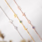 Geboortesteen Zijwaarts Initiaal Armband