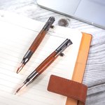 Personalisierter Patrone Kugelschreiber mit Text Nachfüllbarer Drehstift Holzoberfläche Gewehr-Repetierstift für Herren Waffenliebhaber Papa Freund