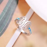 Anello Monogramma a fascia sottile con pietre di nascita | Callie