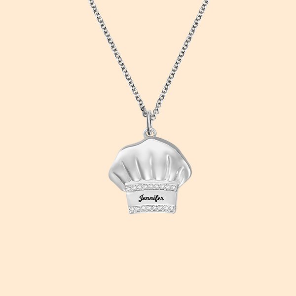Collier Gravé Prénom Personnalisé Pendentif en Forme de Torque de Chef Cadeau pour Cuisinier Amateur de Cuisine