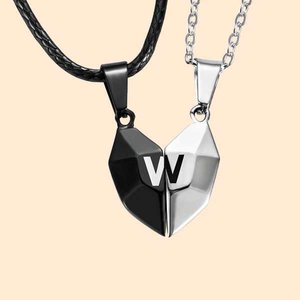 Paire de Colliers pour Couple Personnalisés avec Initiales Pendentifs Magnétiques en Cœur Cadeau Anniversaire de Mariage St-Valentin