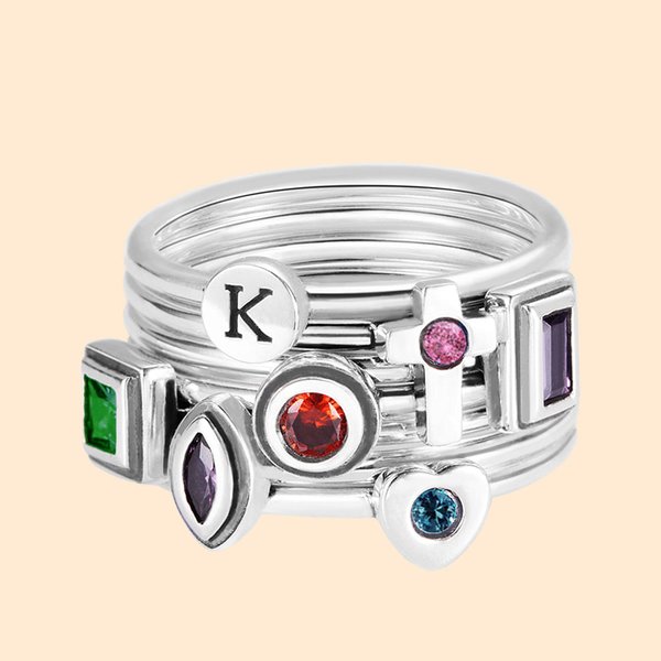Anello impilabile personalizzato con iniziale e pietra di nascita