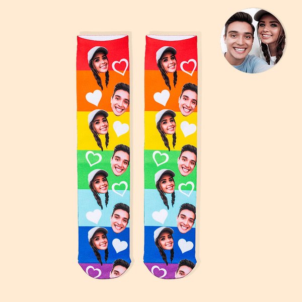 Calcetines personalizados unisex y multicolor con cara de pareja para regalar en San Valentín