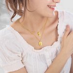 Anpassat halsband med rund och fyrkantig text för flera födelseblommor