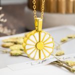 Custom Daisy Flower Name Necklace for Women