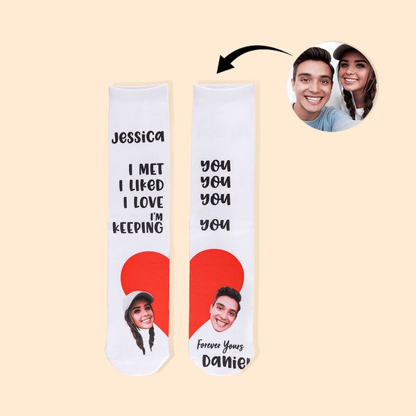 Calcetines personalizados multicolor con cara graciosa y letra de amor para regalar en San Valentín