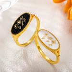 Personalizado 1-4 Grabado Shell Negro Ágata Nacimiento Flores Oval Anillo Cumpleaños Día de la Madre Regalo para ella