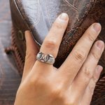 Bague initiale Lucky Horseshoe personnalisée avec texte gravé Fête des pères Cadeau d'anniversaire pour lui
