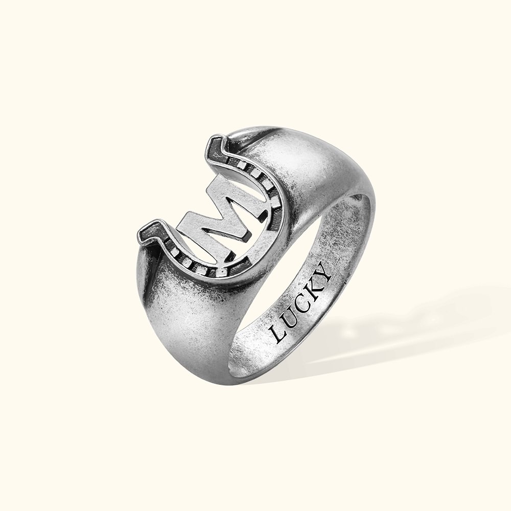 Bague initiale Lucky Horseshoe personnalisée avec texte gravé Fête des pères Cadeau d'anniversaire pour lui