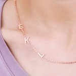 Collana minimalista in argento sterling personalizzata con iniziali catena sottile regalo di compleanno e anniversario per donne