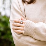 Personalizado 1-4 Grabado Shell Negro Ágata Nacimiento Flores Oval Anillo Cumpleaños Día de la Madre Regalo para ella