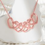 Collar personalizado con el nombre de la familia con 1-10 corazones