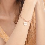 Individuelles rundes Armband mit Familiennamen