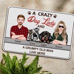 Personalisierte verrückte Hundedame und mürrischer alter Mann Gummifußmatte mit Namen 1-3 Hunde Hausdekoration Einweihungsgeschenk für Tierliebhaber