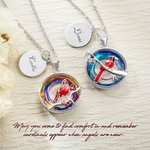 Personalisierte Kardinal verschönert mit Kristallen Halskette mit eingraviertem Text Disc und Birthstone Memorial Sympathie Geschenk für Familie