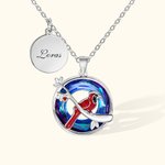 Personalisierte Kardinal verschönert mit Kristallen Halskette mit eingraviertem Text Disc und Birthstone Memorial Sympathie Geschenk für Familie