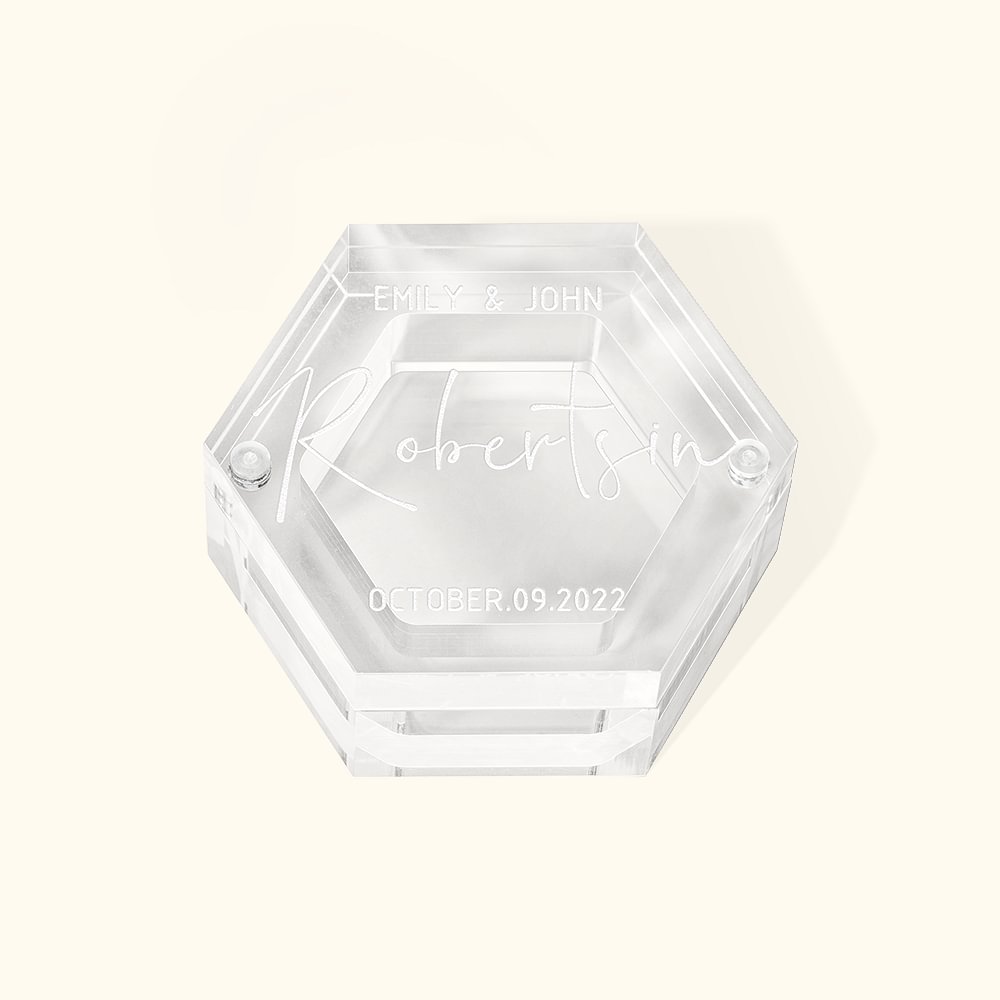 Scatola per anelli personalizzata con incisione esagonale in acrilico per la proposta di cerimonia nuziale