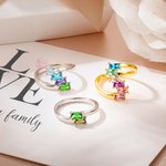 Anillo familiar apilable personalizado con piedras de nacimiento talla esmeralda para regalar el Día de la Madre