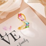 Anillo familiar apilable personalizado con piedras de nacimiento talla esmeralda para regalar el Día de la Madre