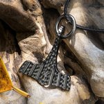 Personalisierte kleine geschmiedete schwarze Thors Hammer Anhänger Geschenk für Vater Freund