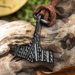 Personalisierte kleine geschmiedete schwarze Thors Hammer Anhänger Geschenk für Vater Freund