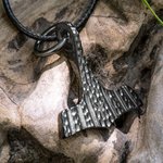 Personalisierte kleine geschmiedete schwarze Thors Hammer Anhänger Geschenk für Vater Freund