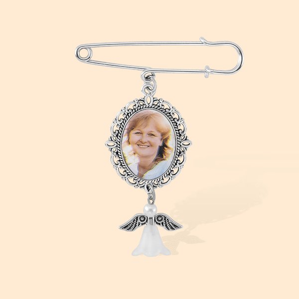 Personalisierte Kardinal Vogel Biene Engel Flügel Pin Brosche Hochzeit Blumenstrauß Foto Charm mit Herz oder Glocke Anhänger Memorial Geschenk für Bra