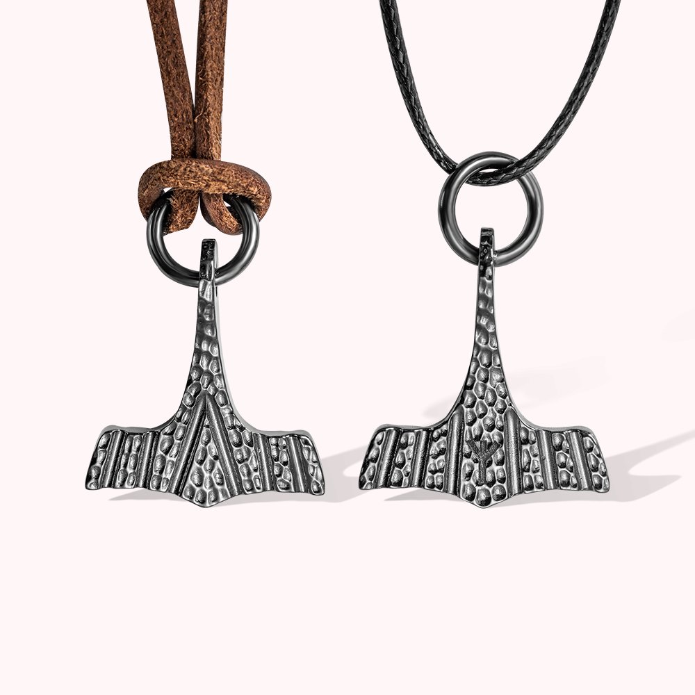 Collier Gravé Personnalisé avec Initiale Rune Pendentif en Forme de Mjöllnir Marteau de Thor Cadeau pour Homme Père Petit Ami