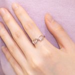 Anillo Personalizado Infinito Ala de Angel con Piedra de Nacimiento Corazón y Texto Grabado Regalo de Cumpleaños Aniversario para Ella