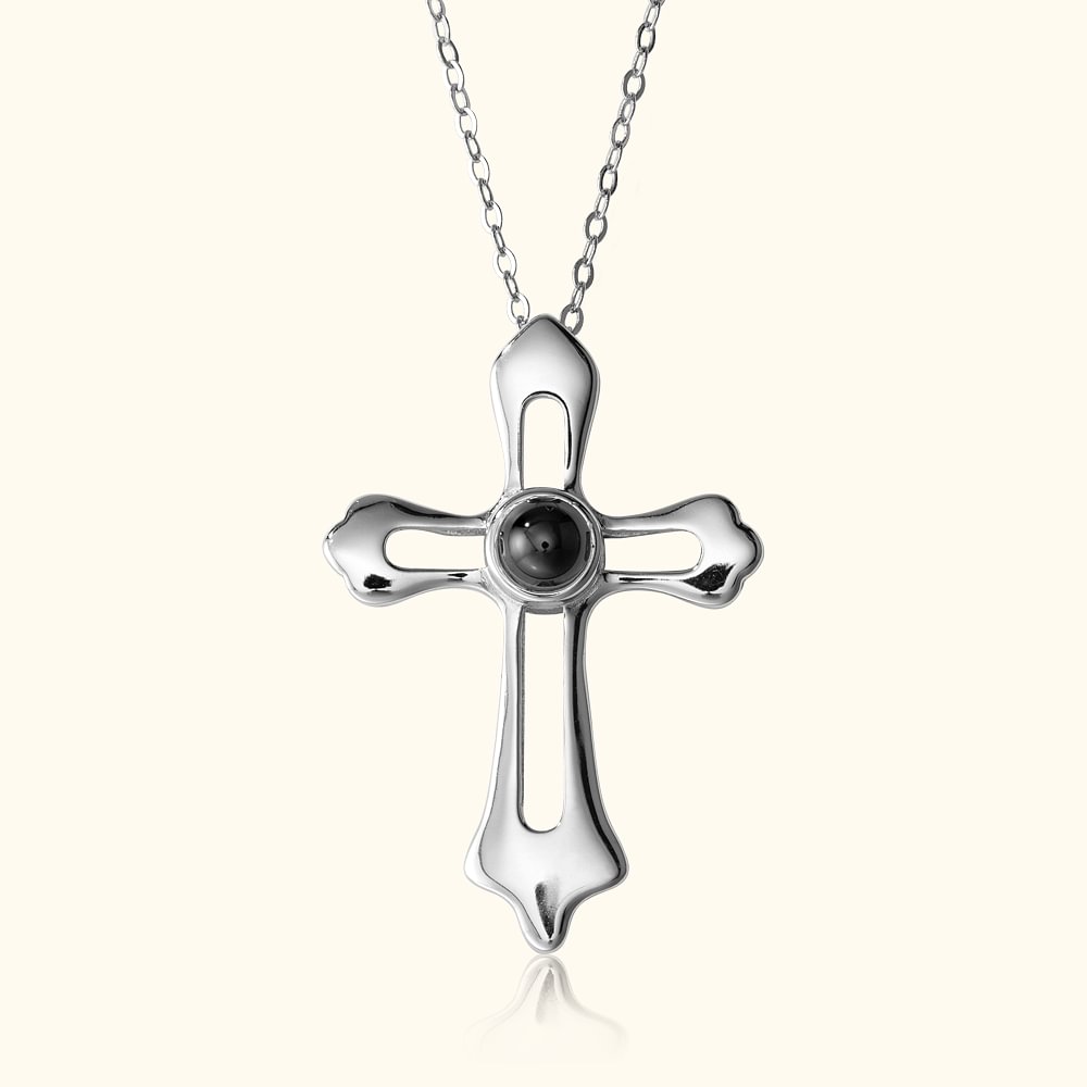 Collier Croix Personnalisé avec Projection Photo Entourée de Je t'aime en 100 Langues