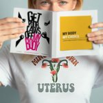 Personlig Mind Your Own Uterus med födelseblomma Feminist T-shirt