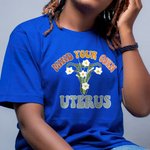 Personlig Mind Your Own Uterus med födelseblomma Feminist T-shirt