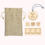 Individuell gravierter Datums-Nachtwürfel aus Holz