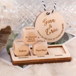 Dés de Rendez-vous en Bois Personnalisés avec Gravures sur Étiquette Ronde et Dés Cadeau Saint-Valentin pour Couple Amis