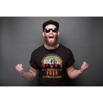 Personalisierte Being A Dad ist eine Ehre T-Shirt Vatertag Geschenk