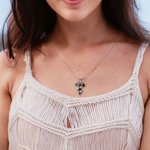 Personligt halsband med ärtskida och födelsestenar Present till bästa vän