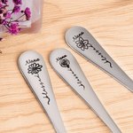 Personalisierte Laser-Gravur Nana Löffel mit Namen und Geburt Blume Geschenke für Großmutter