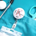 Personalisierte einziehbare ID-Ausweisrolle mit Namen für medizinisches Personal