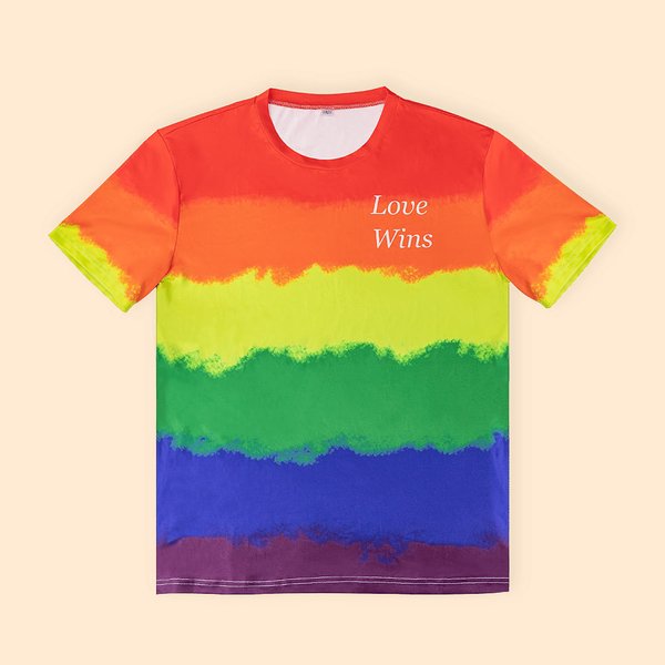 Personlig regnbågs-T-shirt Love Wins Gåva till honom eller henne