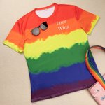 Henkilökohtainen Rainbow t-paita Rakkaus voittaa lahja hänelle tai hänelle