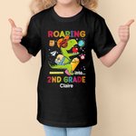 Gepersonaliseerd Dinosaurussen Eten Appel Kinderdagverblijf tot 6e klas Kinderen T Shirt