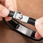 Bracelet en Cuir Tressé Personnalisé avec Noms Père et 1-6 Enfants à Motifs de Poings Cadeau Anniversaire Fête des Pères pour Papa Grand-Père