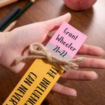 Personlig träpenna Lärarnamnplatta Klassrumsinredning Lärargåva